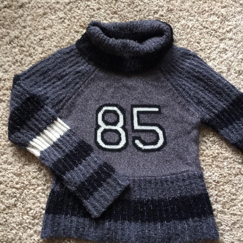 Gray turtleneck sweater sz 7/8 M
